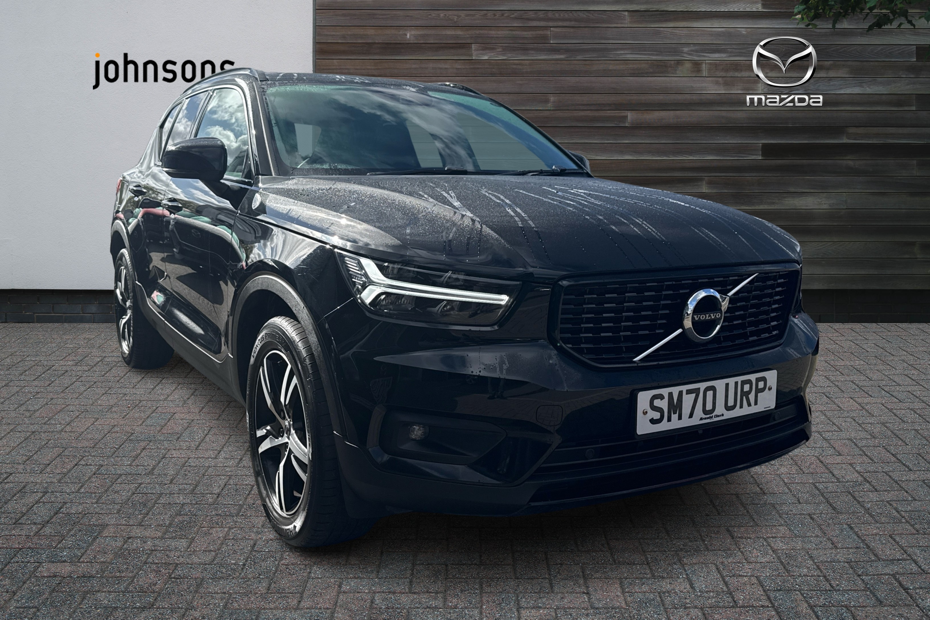 Volvo XC40 listing photo
