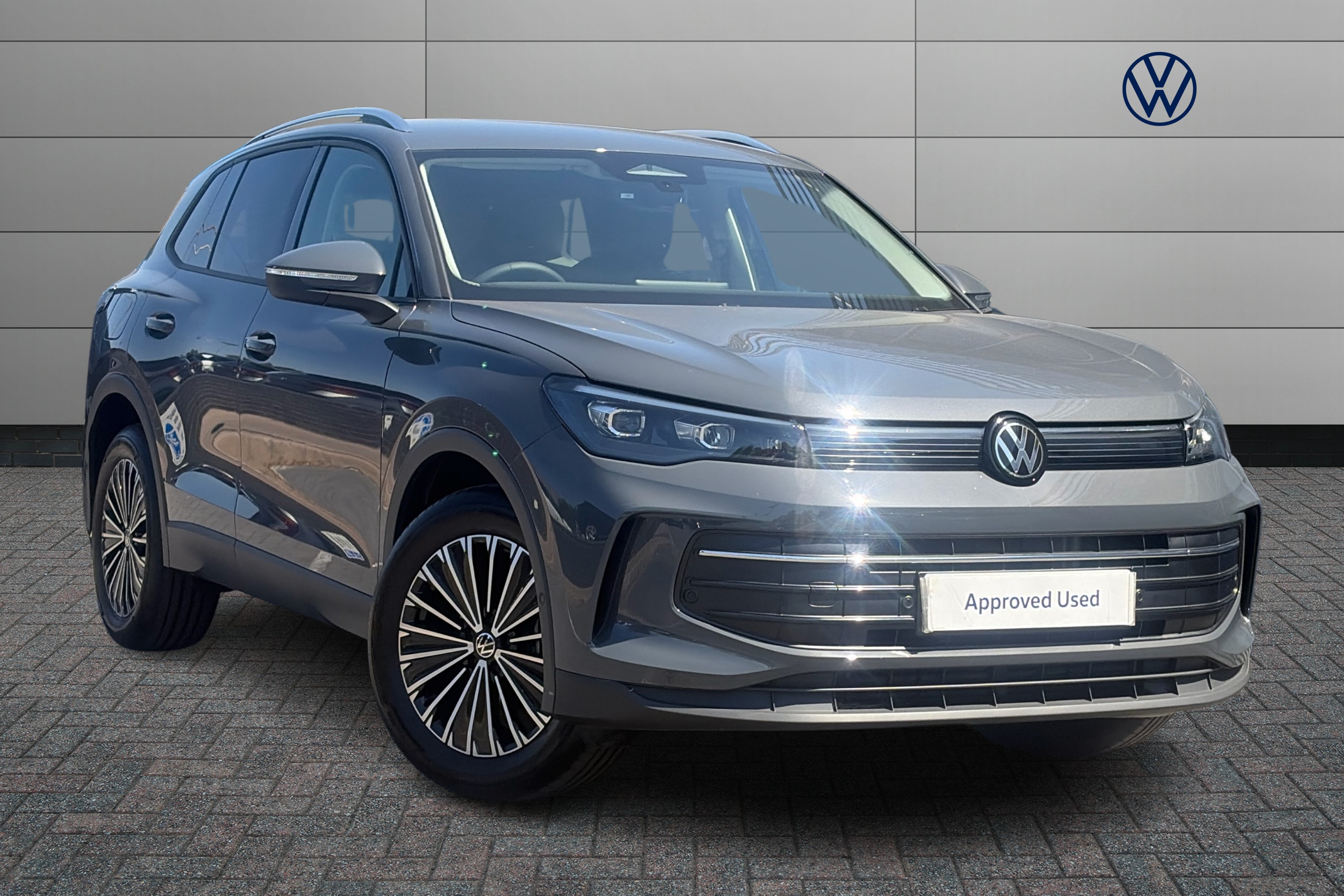 Volkswagen Tiguan listing photo