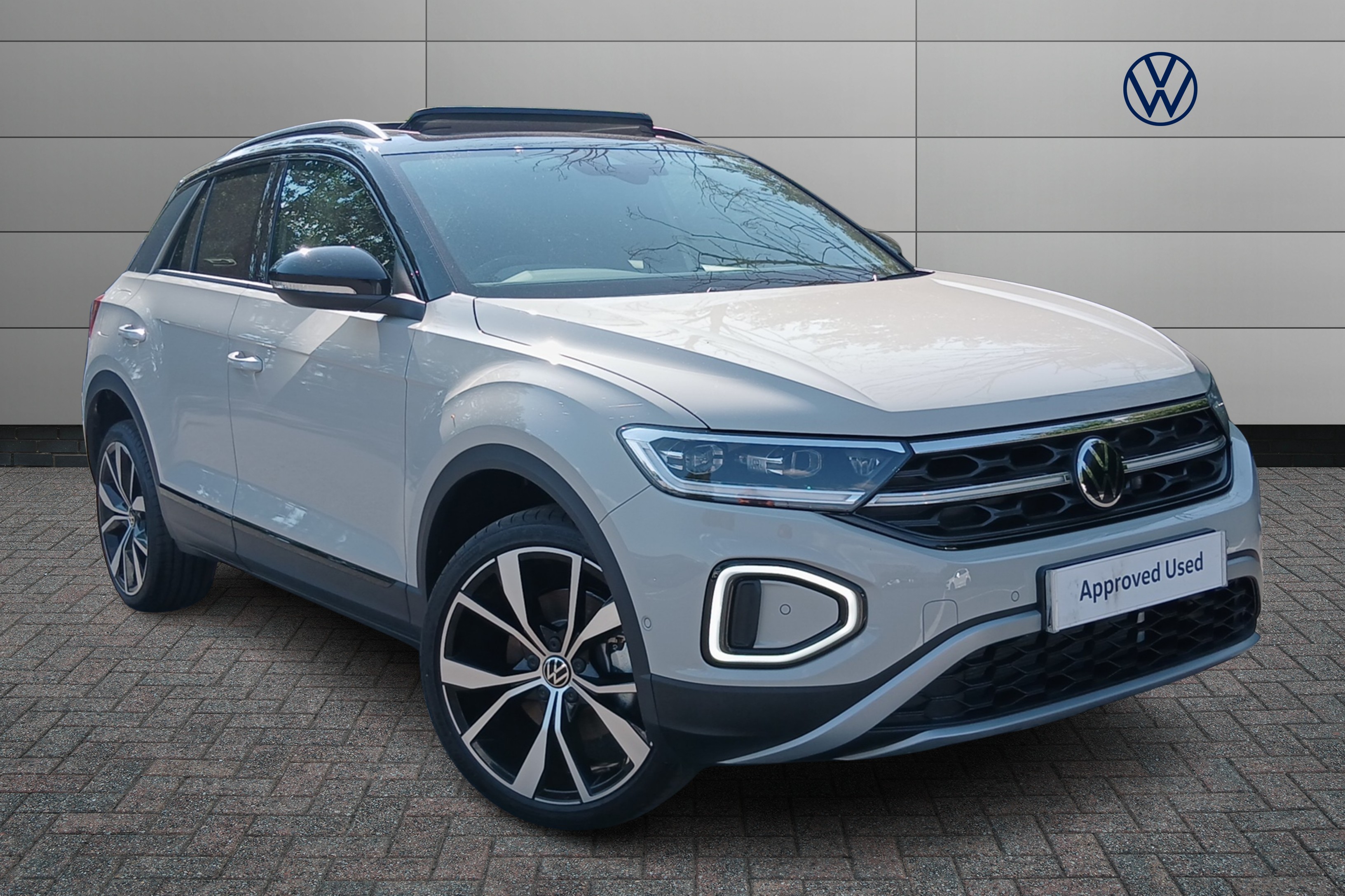 Volkswagen T-Roc listing photo