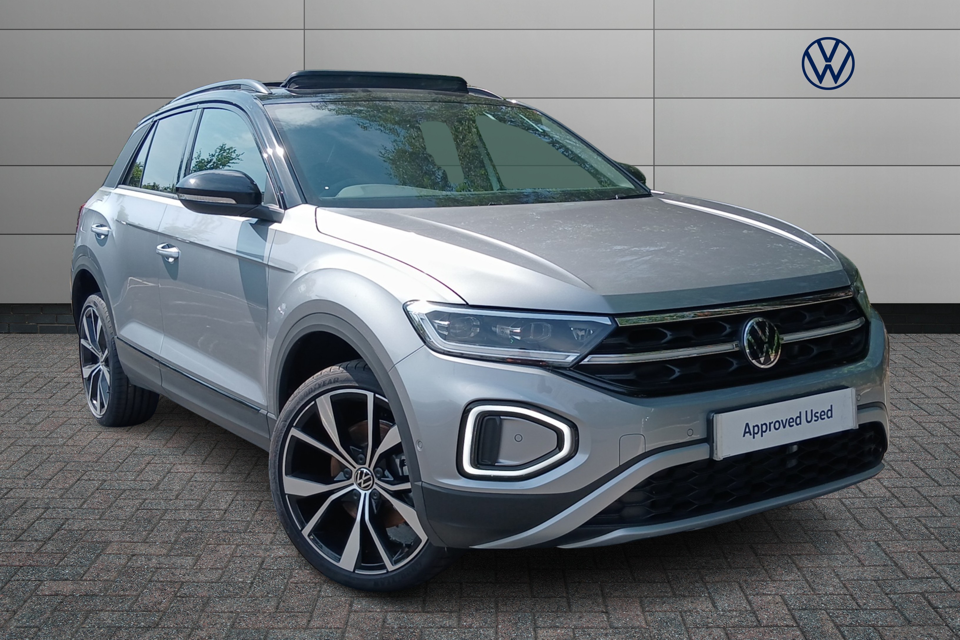 Volkswagen T-Roc listing photo