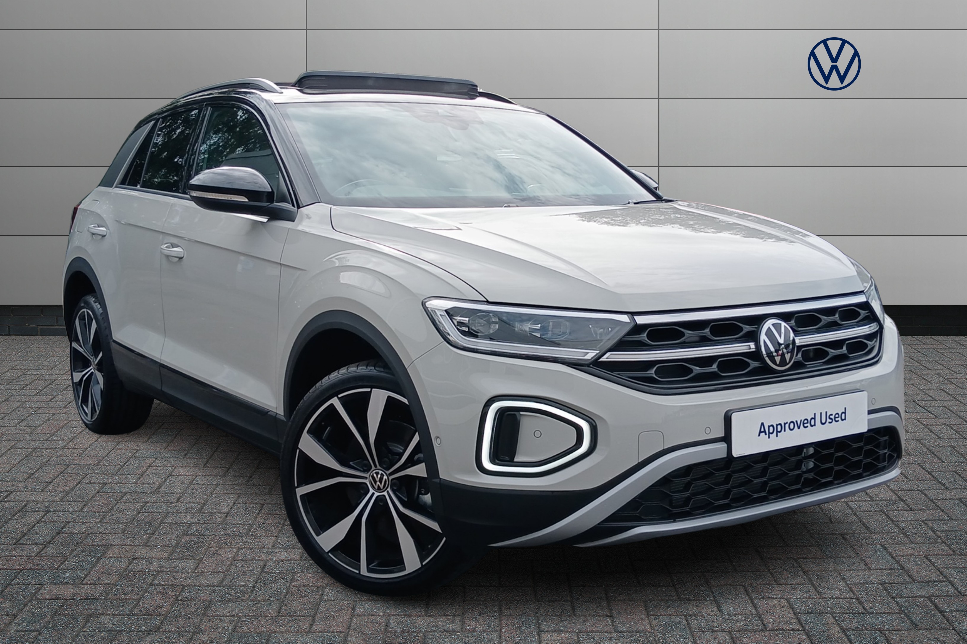 Volkswagen T-Roc listing photo