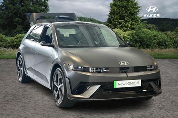 None hyundai ioniq5 84 kwh 325 ps awd available for home delivery automatic ecotronic grey matte electric £55,897  coventry... photo