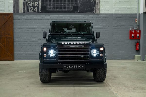 Land Rover Defender Works V8 : 150 Defender d'occasion remotorisés