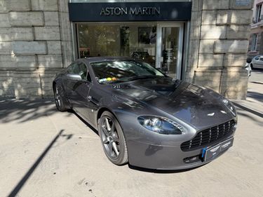 Aston Martin V8 Vantage  