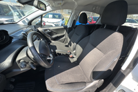 Peugeot 208  puretech 82ch s&s bvm5 Signature