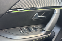 Peugeot 2008  puretech 130 s&s eat8 GT