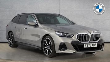 2025 BMW 5 SERIES 520I M SPORT TOURING HOME DELIVERY AVAILABLE 2025 AUTOMATIC 11,910 MILES PETROL... photo