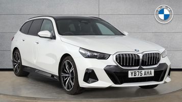 2025 BMW 5 SERIES 520I M SPORT TOURING HOME DELIVERY AVAILABLE 2025 AUTOMATIC 2,807 MILES PETROL... photo