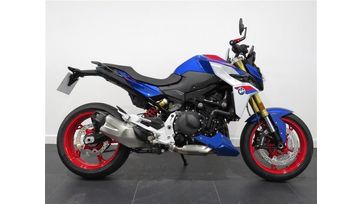 2025 bmw motorrad f 900 r f 900 r comfort &amp; dynamic package! 2025 manual 576 miles petrol £132.57 £8,490... photo