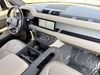 LAND ROVER Defender SE