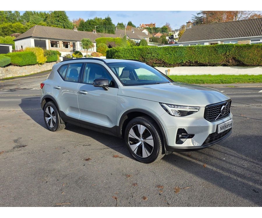 2023 VOLVO XC40
