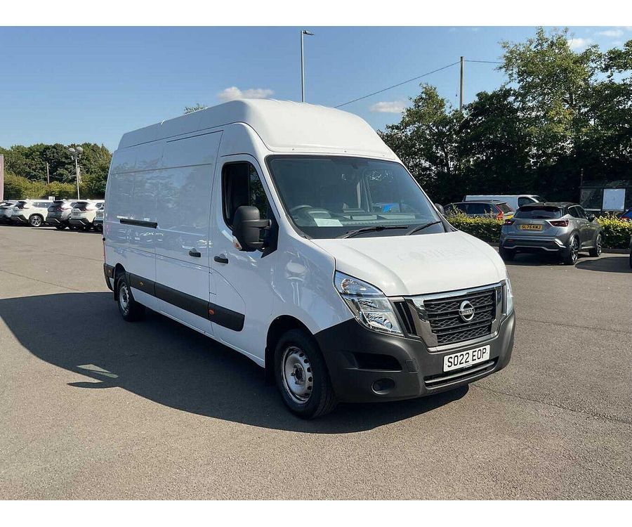 2022 NISSAN INTERSTAR