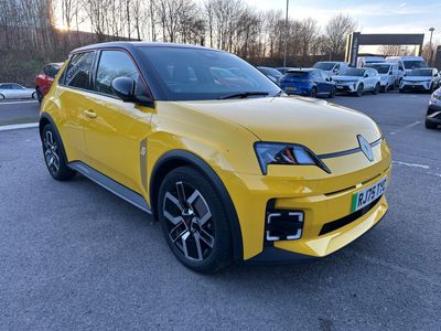 2025 RENAULT 5 90KW TECHNO URBAN RANGE 40KWH 5DR AUTO 20,999 MILEAGE 470 MILES FUEL... photo