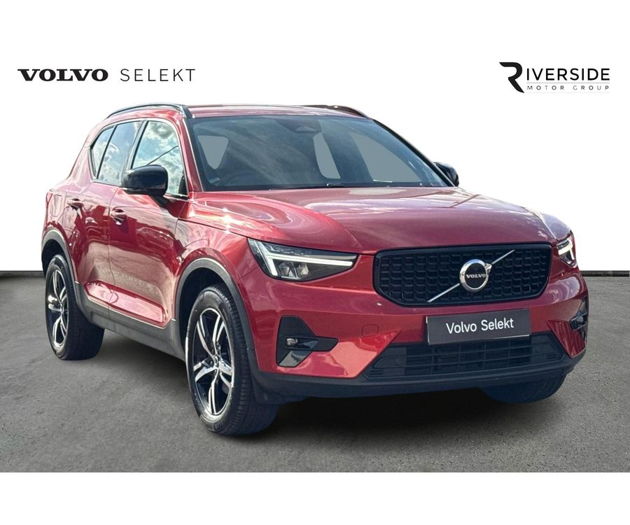 2022 VOLVO XC40
