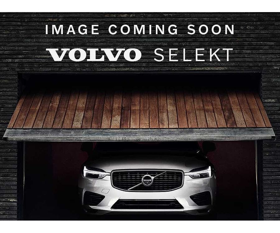 2023 VOLVO XC40