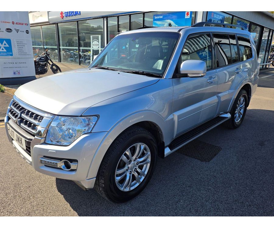 2017 MITSUBISHI SHOGUN
