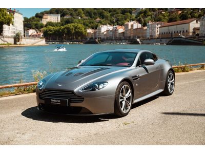 Aston Martin V12 Vantage  