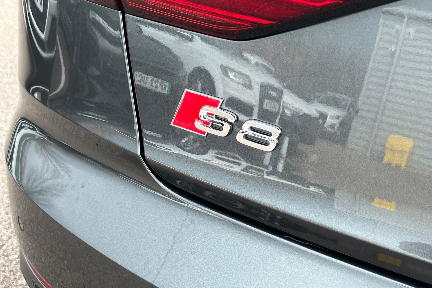 Audi S8 Black Edition TFSI 571 PS tiptronic
