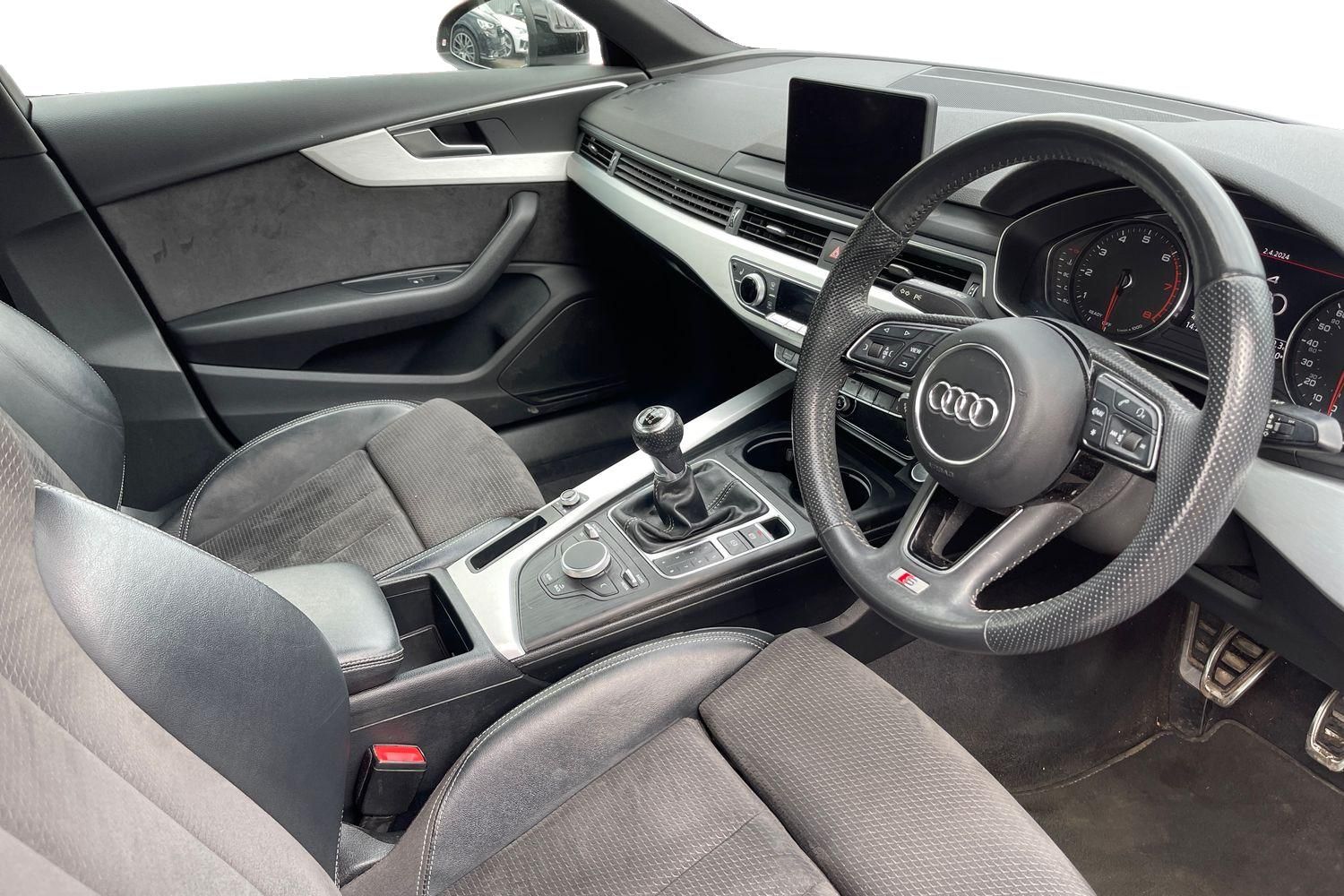 Audi A4 S line 35 TFSI 150 PS 6-speed